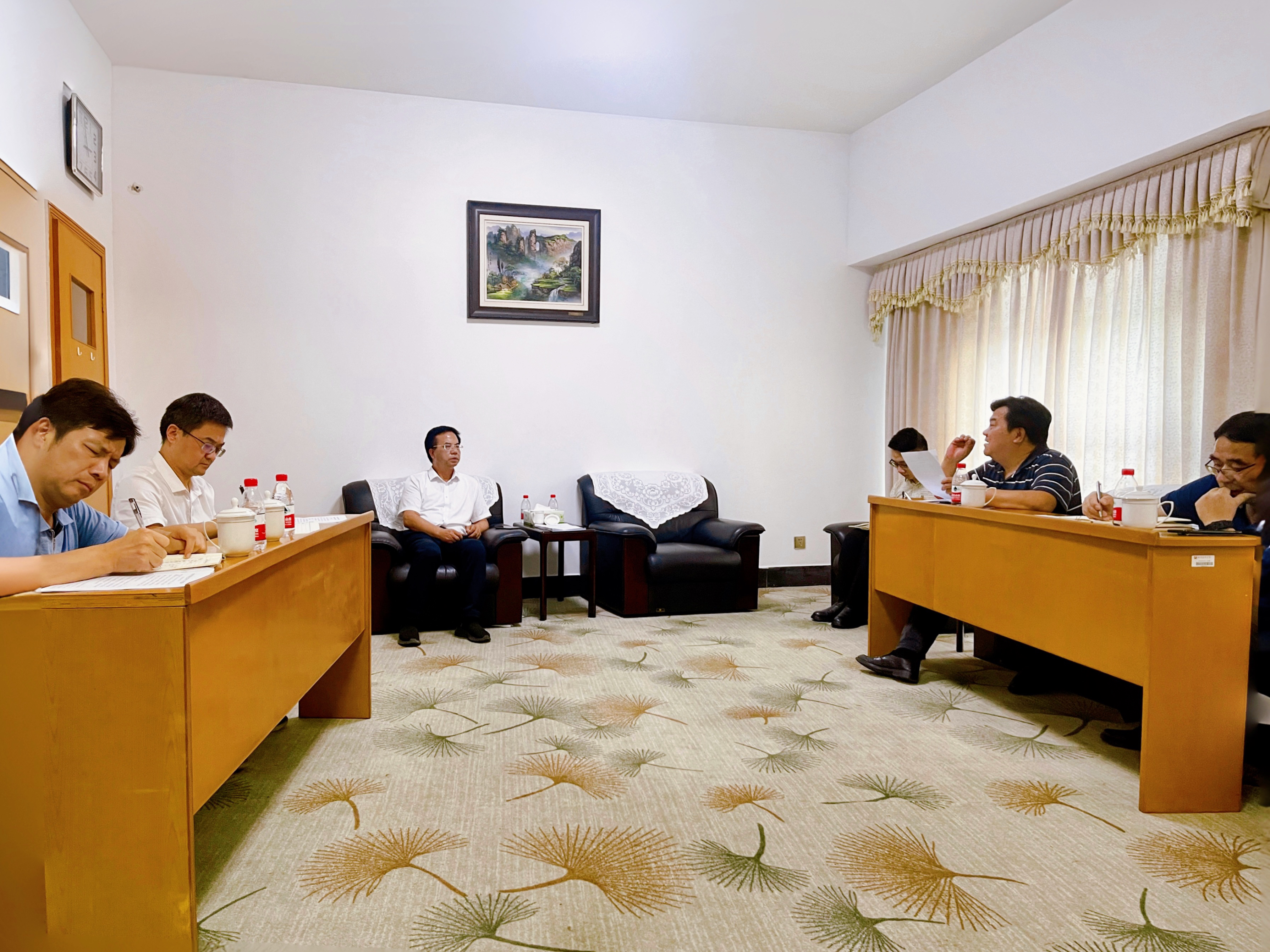 会议照片.jpg